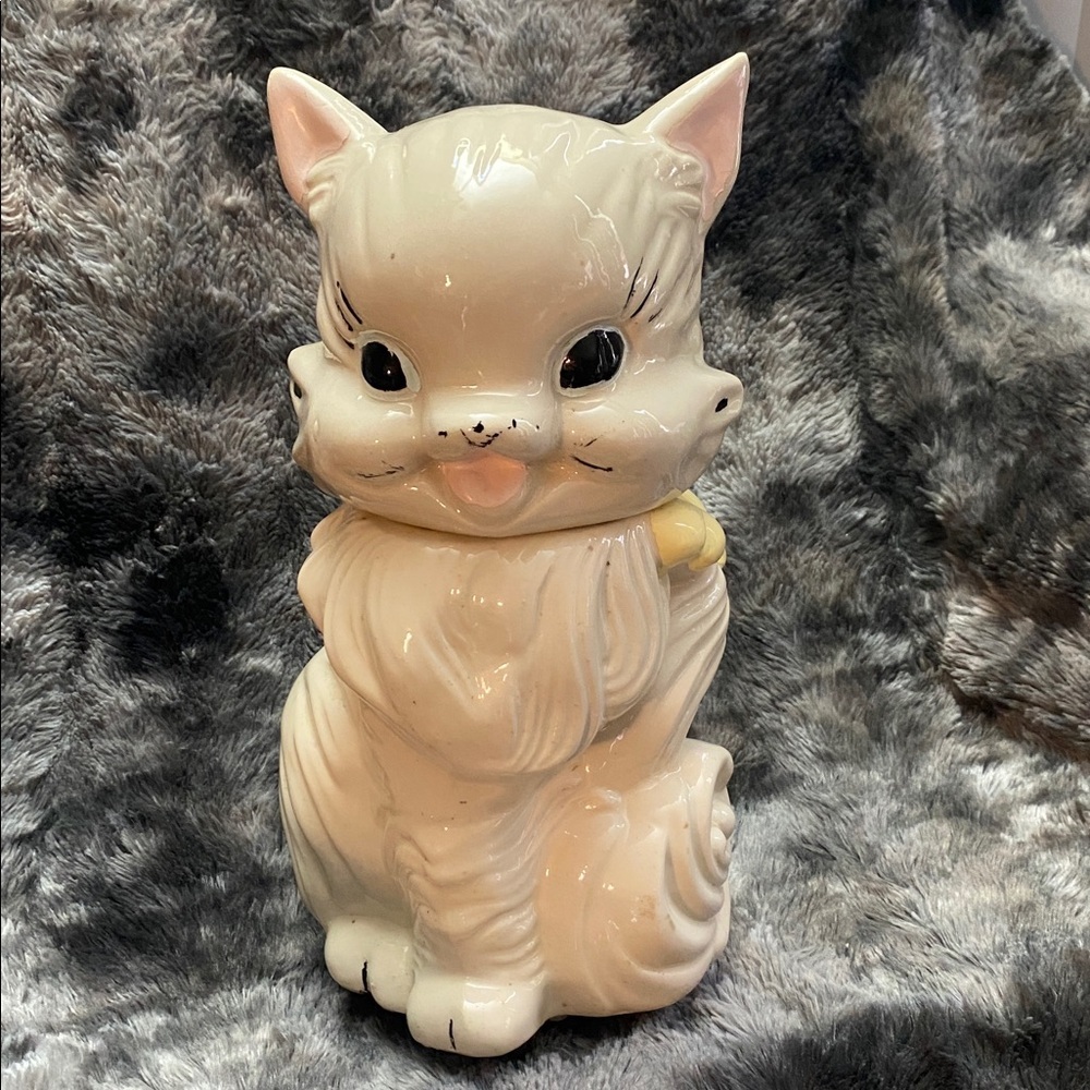 Vintage American Bisque Fluffy cat cookie jar.